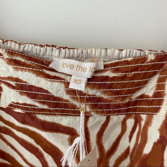 Love the Label Smocked Puff-Sleeve Blouse Animal Print Size XS NWT - Picture 6 of 8